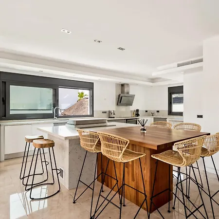 Villa Banus - - Just A Few Steps From The Port-beach